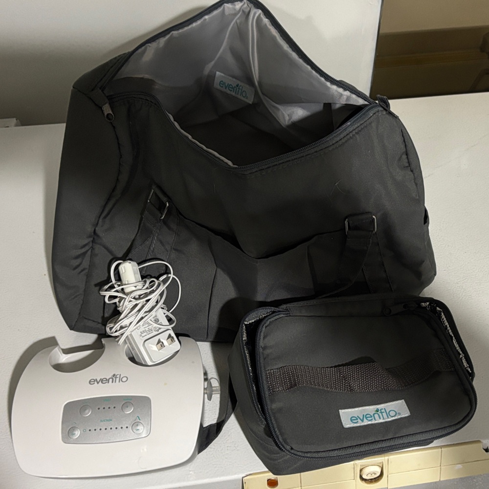 Evenflo Advanced Double-Electric Breast Pump with Black Carry Bag